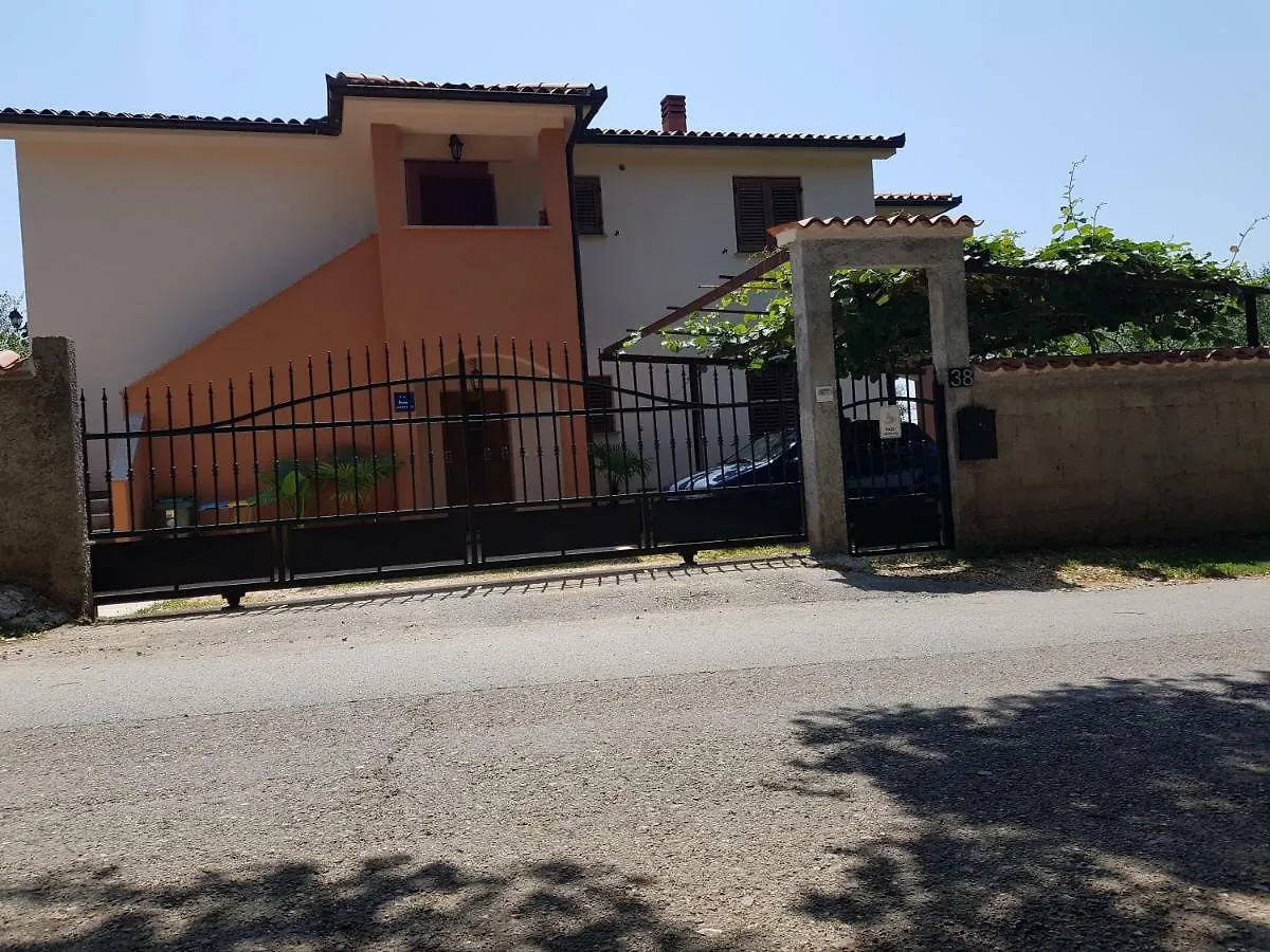 Apartments Iva Pula 0*,