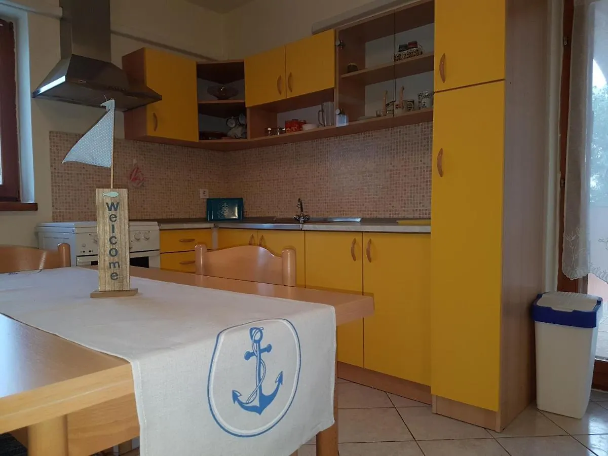 Apartments Iva Pula 0*,